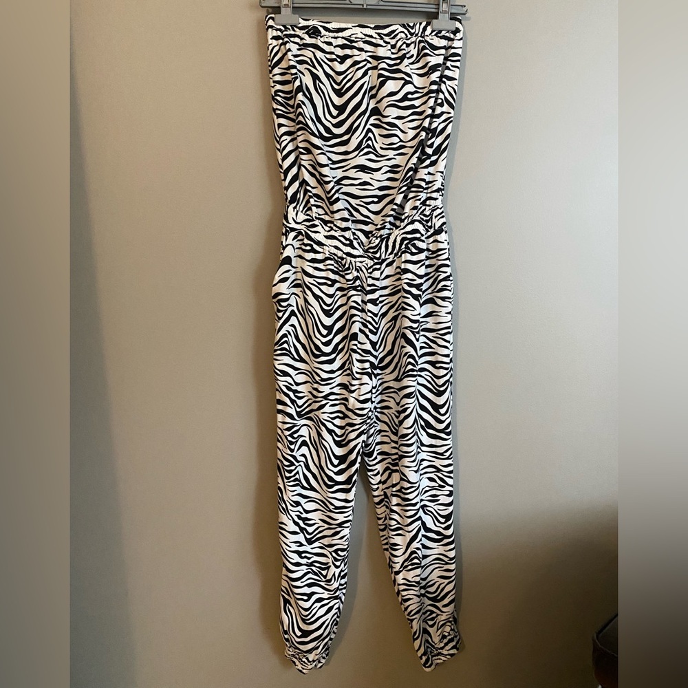 Aritzia Sunday Best Romper Zerbra Pattern Size S - Picture 3 of 5